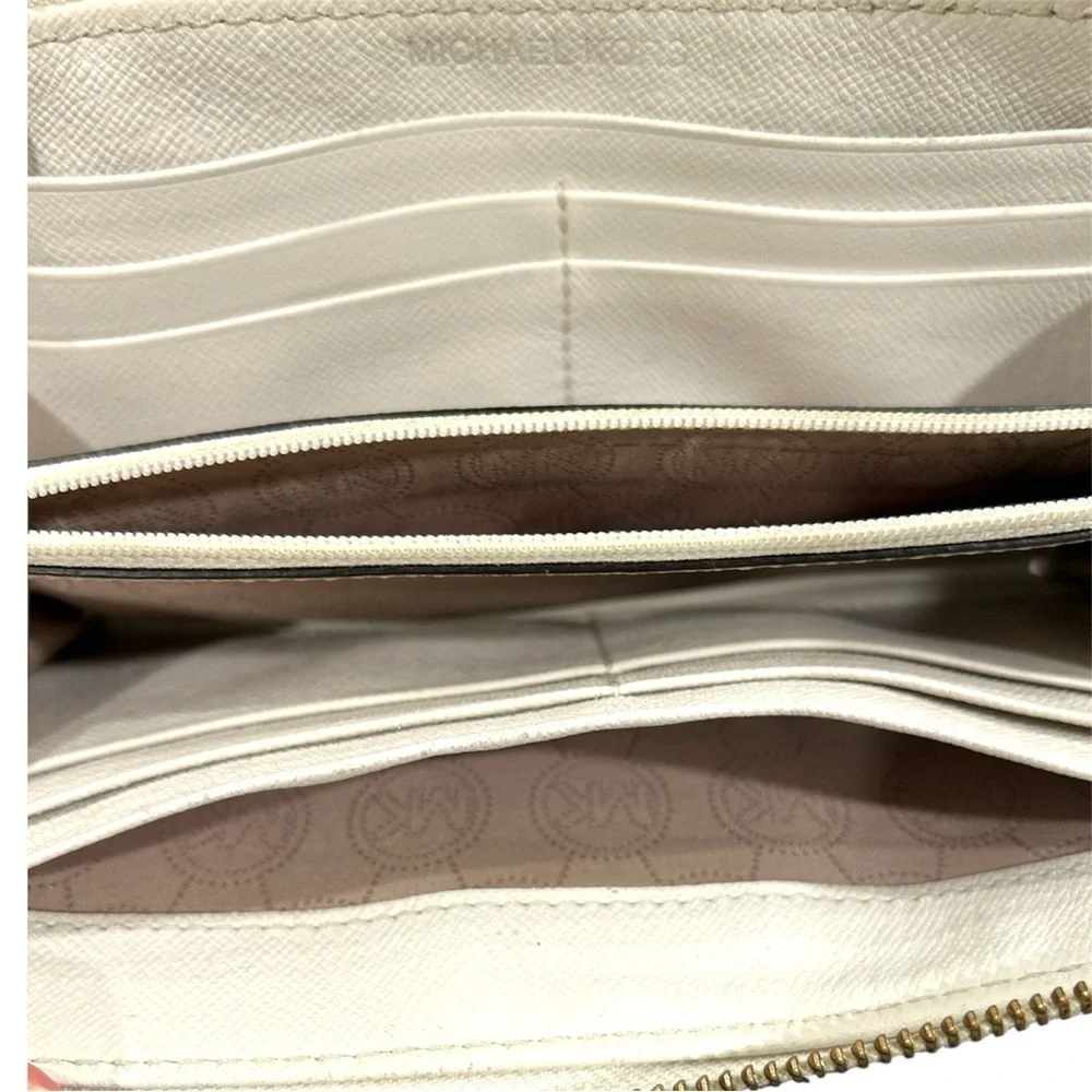 Michael Kors Jet Set Item Vanilla Zip Around Continental Wallet Vanilla